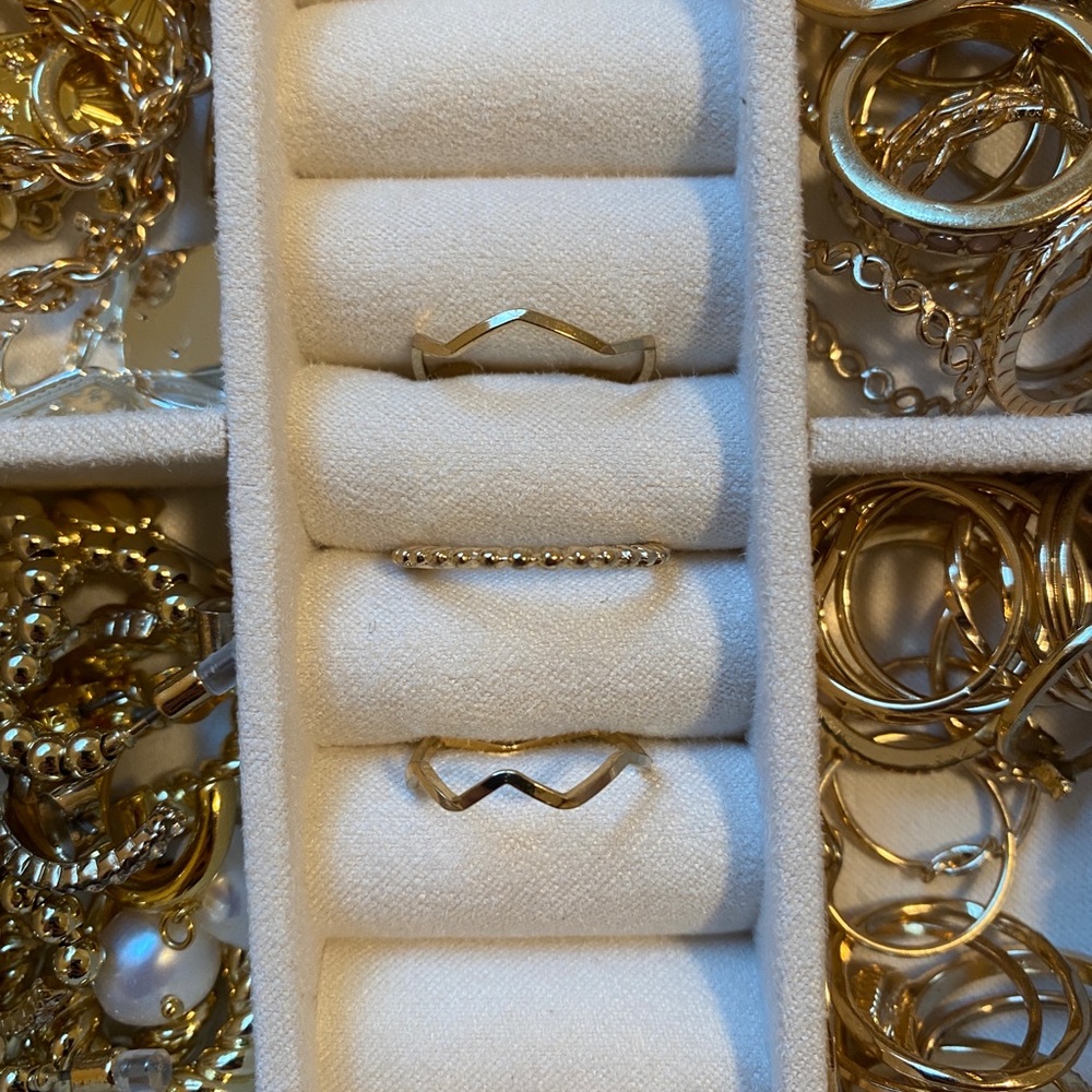 GOLD RINGS SET OF THREE
